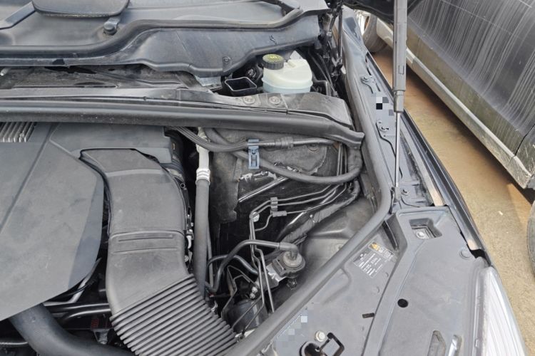 Used Mercedes-Benz R-Class 2017 R 320 4MATIC Business Edition Prestige Model Engine Bay Left