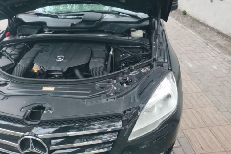 Used Mercedes-Benz R-Class 2017 R 320 4MATIC Business Edition Prestige Model Engine Bay Left