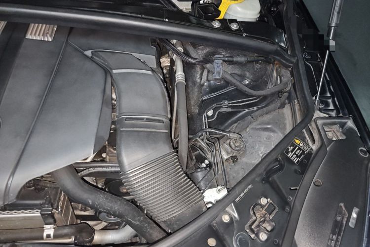 Used Mercedes-Benz R-Class 2017 R 320 4MATIC Business Edition Prestige Model Engine Bay Left