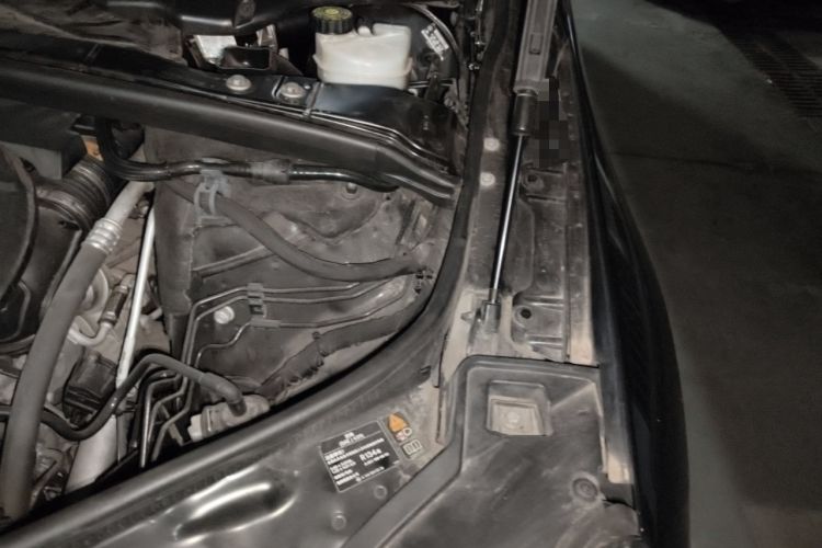 Used Mercedes-Benz R-Class 2017 R 320 4MATIC Luxury Collection Edition Engine Bay Left