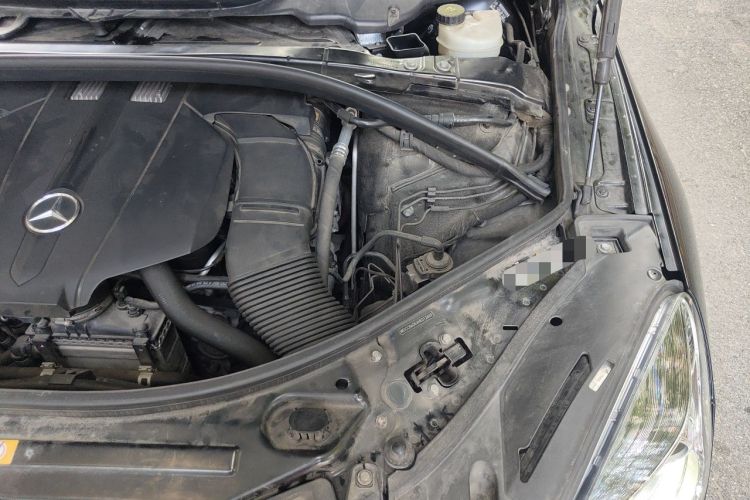 Used Mercedes-Benz R-Class 2017 R 320 4MATIC Business Edition Prestige Model Engine Bay Left