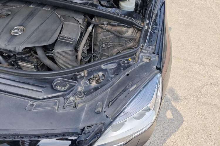 Used Mercedes-Benz R-Class 2017 R 320 4MATIC Business Edition Prestige Model Engine Bay Left