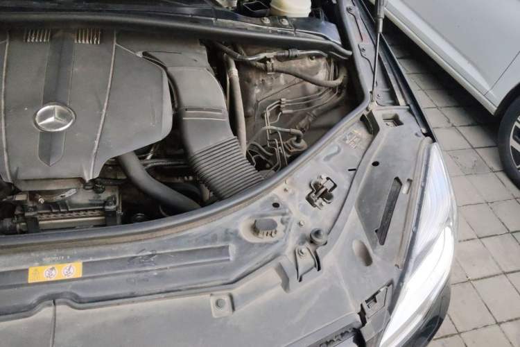 Used Mercedes-Benz R-Class 2017 R 320 4MATIC Business Edition Prestige Model Engine Bay Left