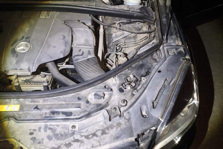 Used Mercedes-Benz R-Class  Engine Bay Left