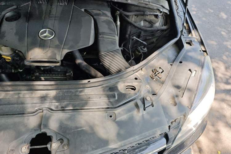 Used Mercedes-Benz R-Class 2017 R 320 4MATIC Business Edition Prestige Model Engine Bay Left