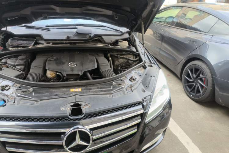 Used Mercedes-Benz R-Class 2017 R 320 4MATIC Luxury Collection Edition Engine Bay Left