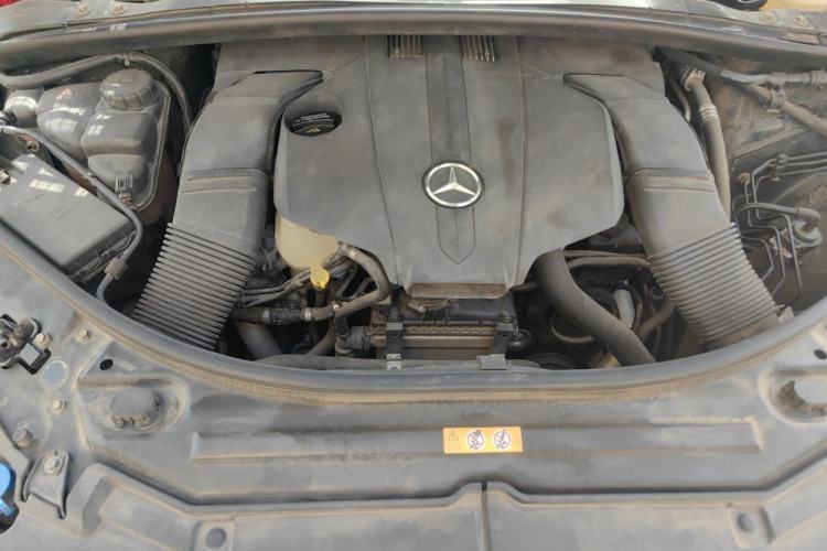 Used Mercedes-Benz R-Class 2017 R 320 4MATIC Business Edition Prestige Model Engine Bay