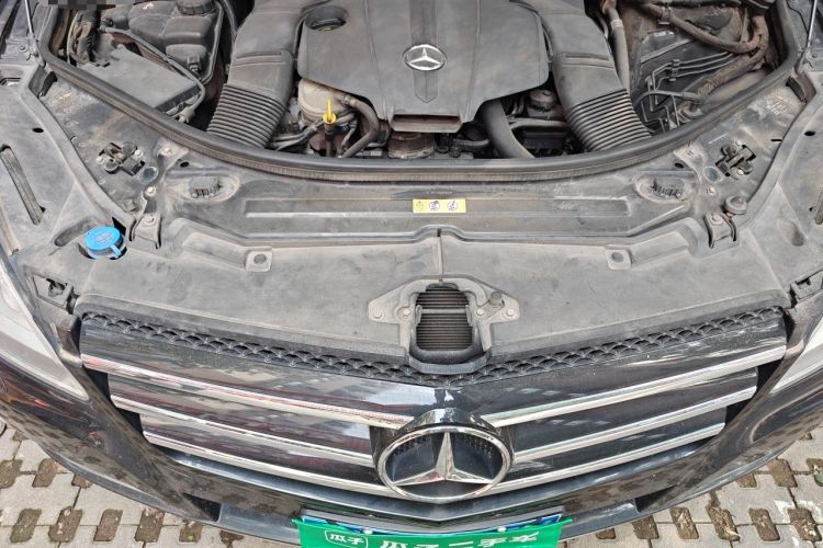 Used Mercedes-Benz R-Class 2017 R 320 4MATIC Business Edition Prestige Model Engine Bay