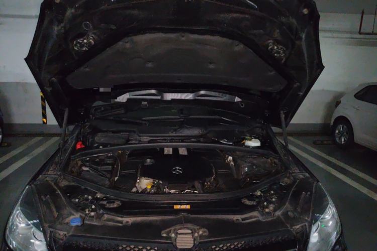 Used Mercedes-Benz R-Class 2017 R 320 4MATIC Luxury Collection Edition Engine Bay