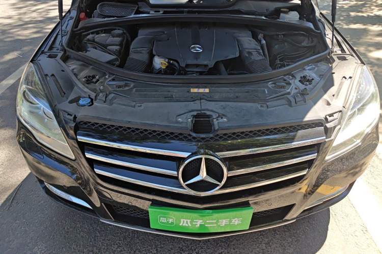 Used Mercedes-Benz R-Class 2017 R 320 4MATIC Business Edition Prestige Model Engine Bay