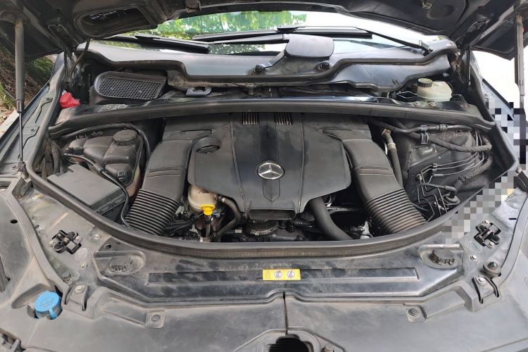 Used Mercedes-Benz R-Class 2017 R 320 4MATIC Business Edition Prestige Model Engine Bay