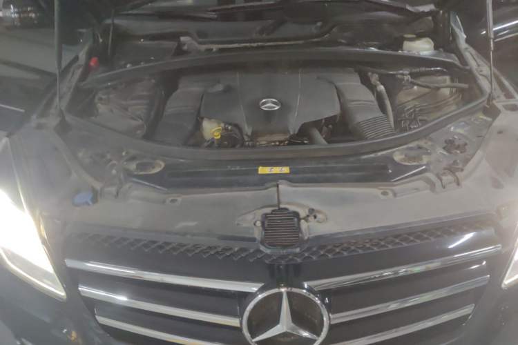 Used Mercedes-Benz R-Class 2017 R 320 4MATIC Business Edition Prestige Model Engine Bay
