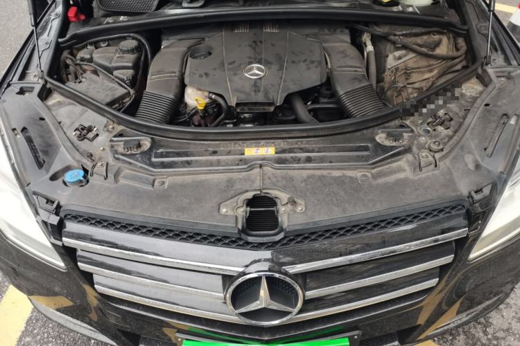 Used Mercedes-Benz R-Class 2017 R 400 4MATIC Exclusive Edition Engine Bay