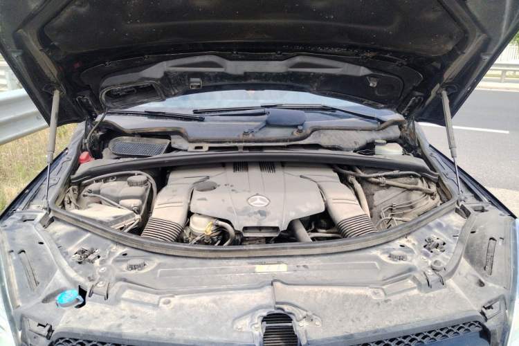 Used Mercedes-Benz R-Class 2017 R 320 4MATIC Business Edition Prestige Model Engine Bay