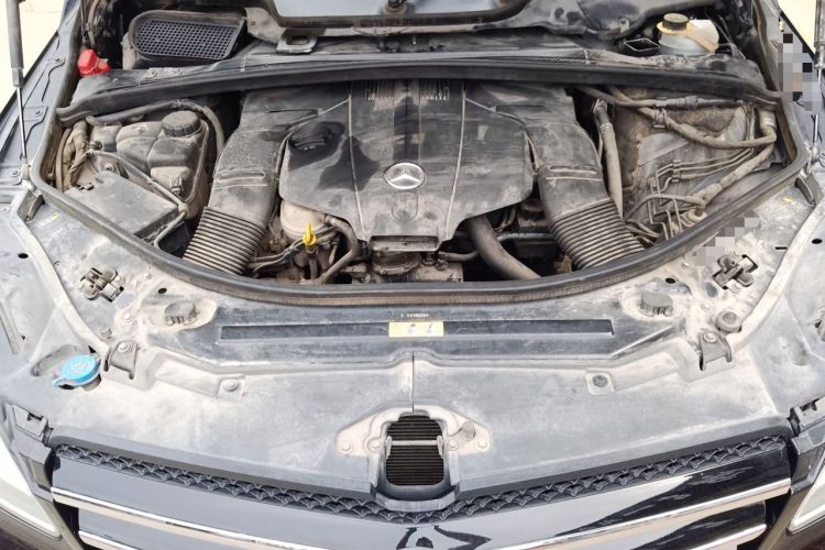 Used Mercedes-Benz R-Class 2017 R 320 4MATIC Business Edition Prestige Model Engine Bay