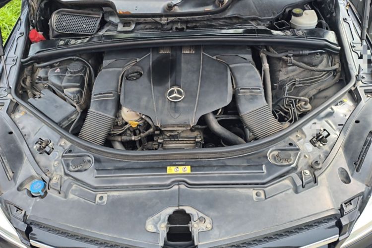 Used Mercedes-Benz R-Class 2017 R 320 4MATIC Business Edition Prestige Model Engine Bay
