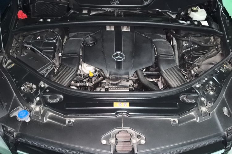 Used Mercedes-Benz R-Class 2017 R 320 4MATIC Business Edition Prestige Model Engine Bay