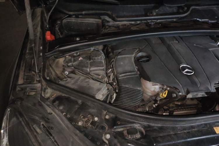 Used Mercedes-Benz R-Class 2017 R 320 4MATIC Business Edition Prestige Model Engine Bay Right