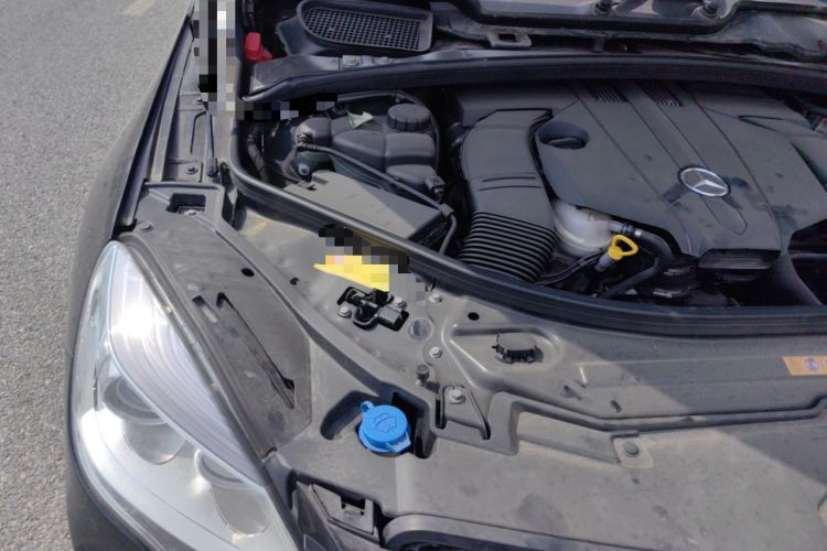 Used Mercedes-Benz R-Class 2017 R 320 4MATIC Luxury Collection Edition Engine Bay Right