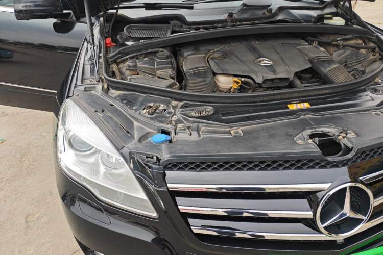 Used Mercedes-Benz R-Class 2017 R 320 4MATIC Business Edition Prestige Model Engine Bay Right