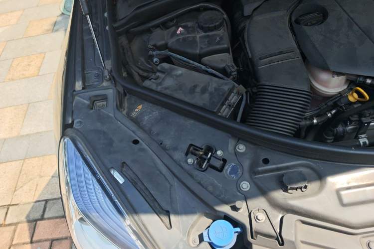 Used Mercedes-Benz R-Class 2017 R 320 4MATIC Business Edition Prestige Model Engine Bay Right