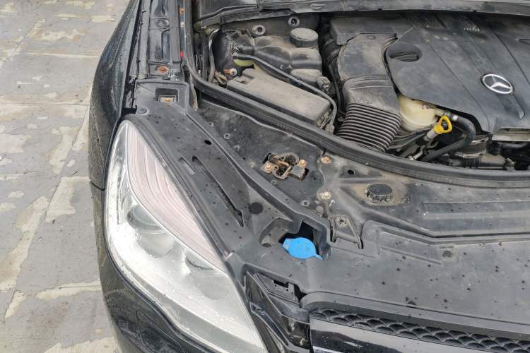 Used Mercedes-Benz R-Class 2017 R 320 4MATIC Business Edition Prestige Model Engine Bay Right