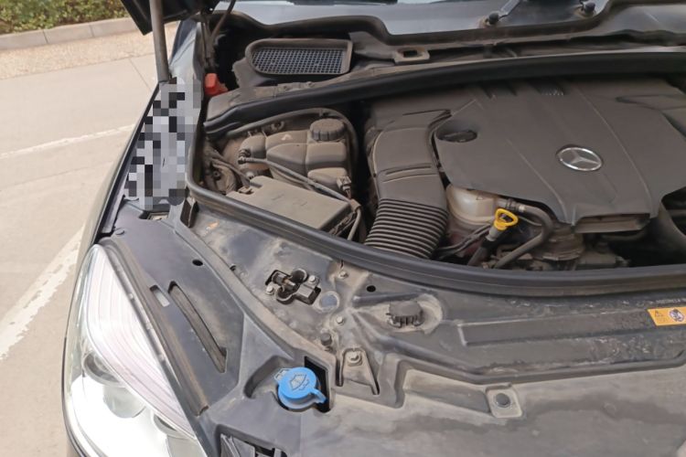 Used Mercedes-Benz R-Class 2017 R 400 4MATIC Exclusive Edition Engine Bay Right