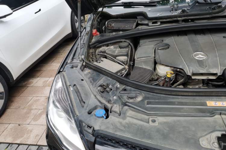 Used Mercedes-Benz R-Class 2017 R 320 4MATIC Business Edition Prestige Model Engine Bay Right