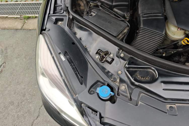 Used Mercedes-Benz R-Class 2017 R 320 4MATIC Business Edition Prestige Model Engine Bay Right
