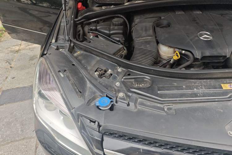 Used Mercedes-Benz R-Class 2017 R 320 4MATIC Business Edition Prestige Model Engine Bay Right