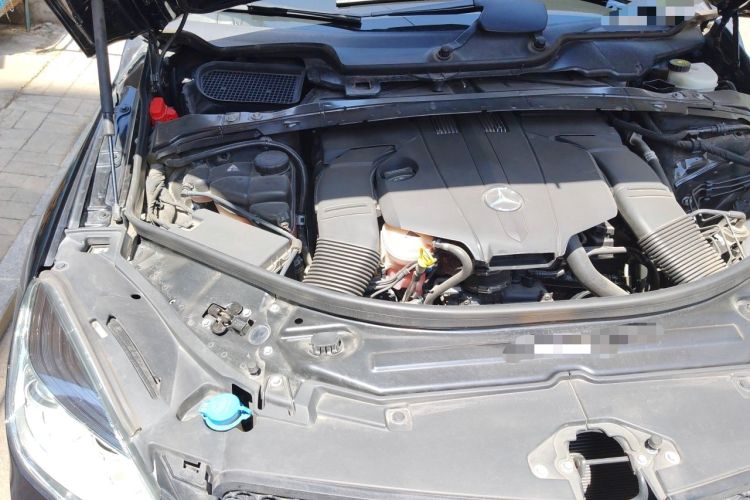 Used Mercedes-Benz R-Class 2017 R 320 4MATIC Luxury Collection Edition Engine Bay Right