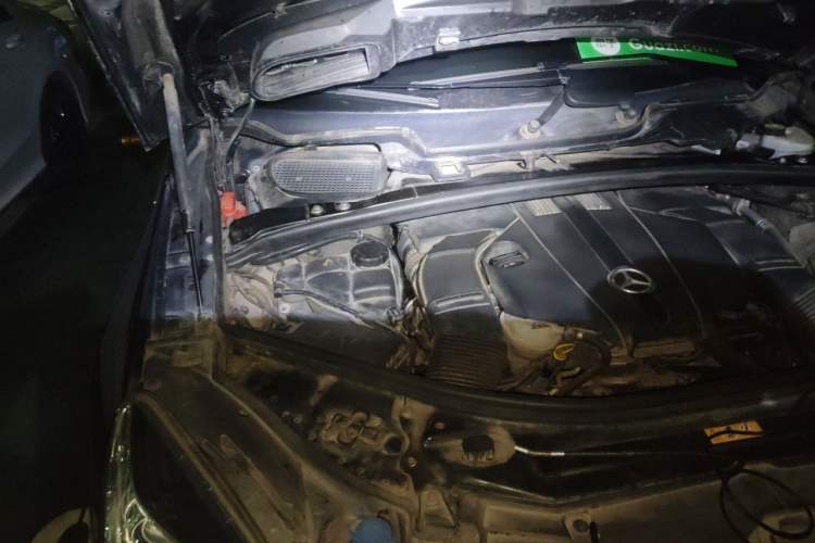 Used Mercedes-Benz R-Class 2017 R 320 4MATIC Business Edition Prestige Model Engine Bay Right