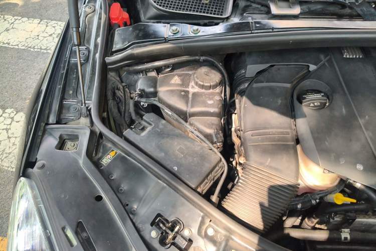 Used Mercedes-Benz R-Class 2017 R 320 4MATIC Business Edition Prestige Model Engine Bay Right