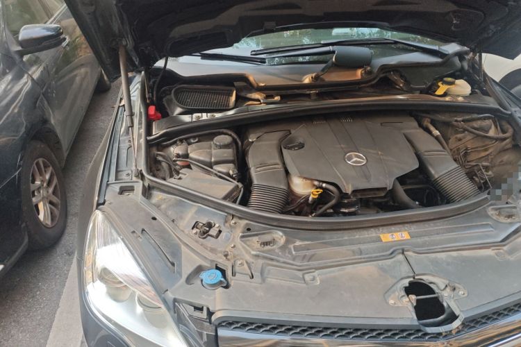 Used Mercedes-Benz R-Class 2017 R 400 4MATIC Exclusive Edition Engine Bay Right