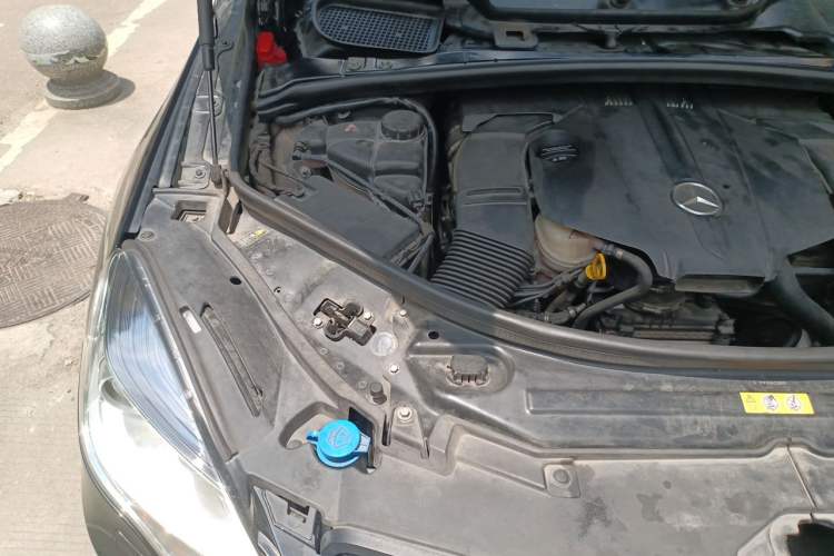 Used Mercedes-Benz R-Class 2017 R 320 4MATIC Business Edition Prestige Model Engine Bay Right