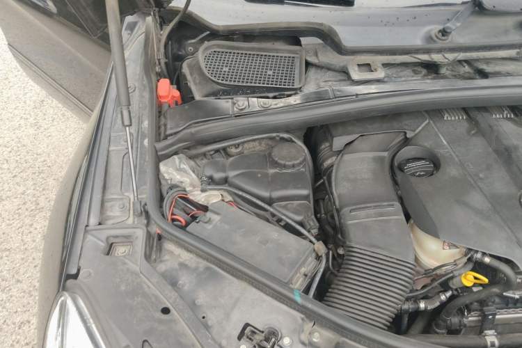 Used Mercedes-Benz R-Class 2017 R 320 4MATIC Business Edition Prestige Model Engine Bay Right