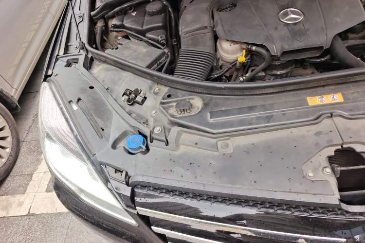 Used Mercedes-Benz R-Class 2017 R 320 4MATIC Business Edition Prestige Model Engine Bay Right