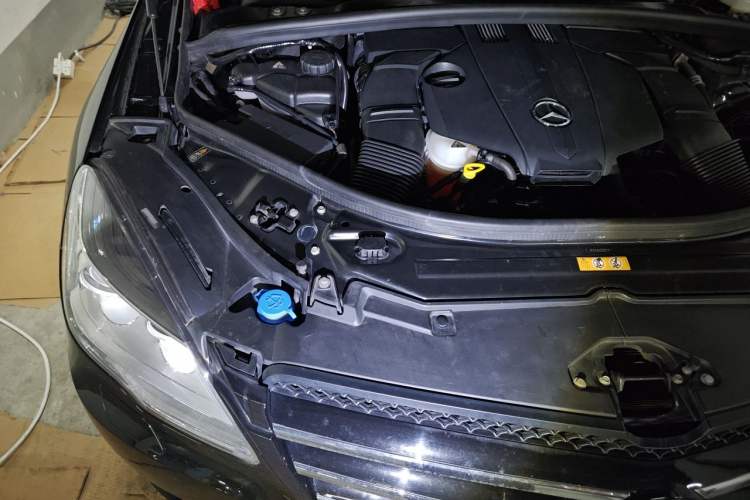 Used Mercedes-Benz R-Class 2017 R 320 4MATIC Business Edition Prestige Model Engine Bay Right