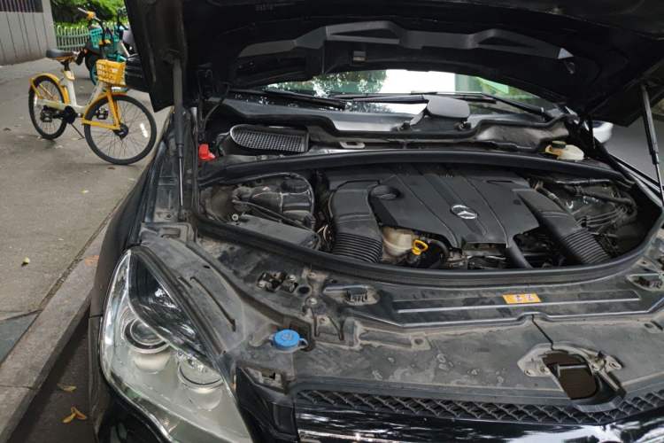 Used Mercedes-Benz R-Class 2017 R 320 4MATIC Business Edition Prestige Model Engine Bay Right