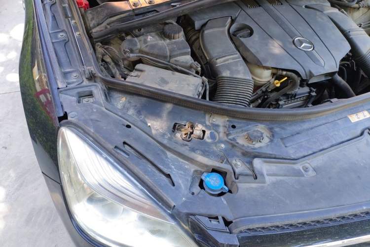 Used Mercedes-Benz R-Class 2017 R 320 4MATIC Business Edition Prestige Model Engine Bay Right