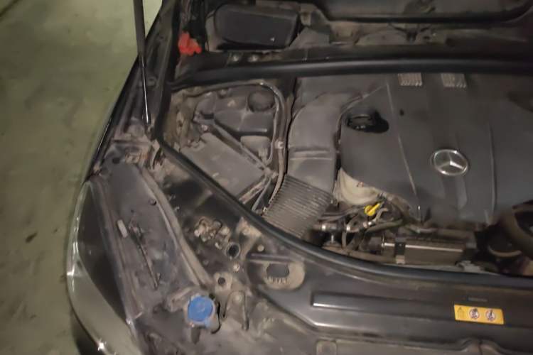 Used Mercedes-Benz R-Class 2017 R 320 4MATIC Business Edition Prestige Model Engine Bay Right