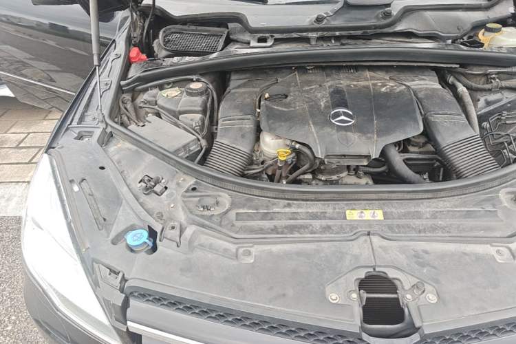Used Mercedes-Benz R-Class 2017 R 320 4MATIC Business Edition Prestige Model Engine Bay Right