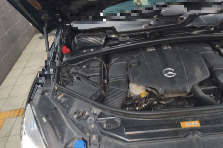 Used Mercedes-Benz R-Class 2017 R 320 4MATIC Business Edition Prestige Model Engine Bay Right