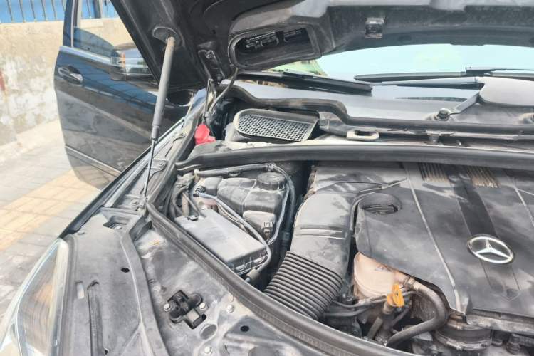 Used Mercedes-Benz R-Class 2017 R 320 4MATIC Business Edition Prestige Model Engine Bay Right