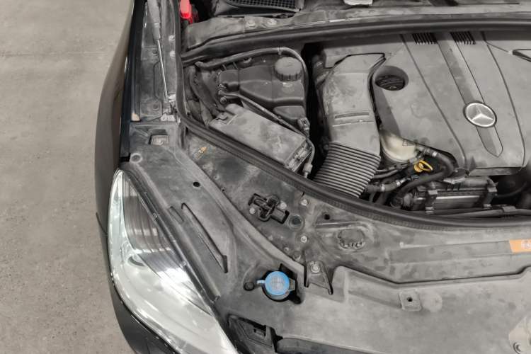 Used Mercedes-Benz R-Class 2017 R 320 4MATIC Business Edition Prestige Model Engine Bay Right