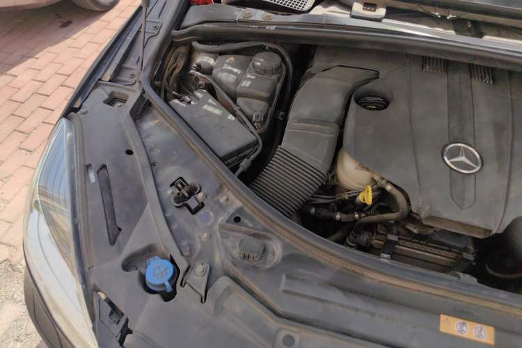 Used Mercedes-Benz R-Class 2017 R 320 4MATIC Business Edition Prestige Model Engine Bay Right