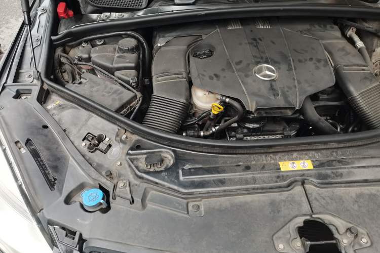 Used Mercedes-Benz R-Class 2017 R 400 4MATIC Exclusive Edition Engine Bay Right