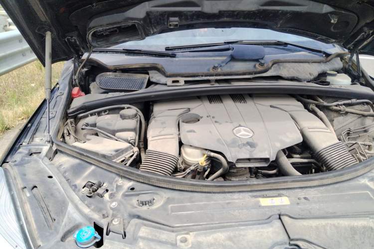 Used Mercedes-Benz R-Class 2017 R 320 4MATIC Business Edition Prestige Model Engine Bay Right