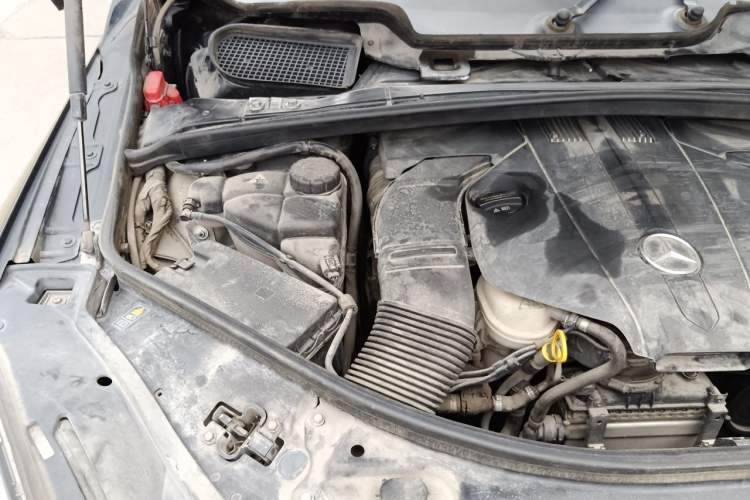 Used Mercedes-Benz R-Class 2017 R 320 4MATIC Business Edition Prestige Model Engine Bay Right