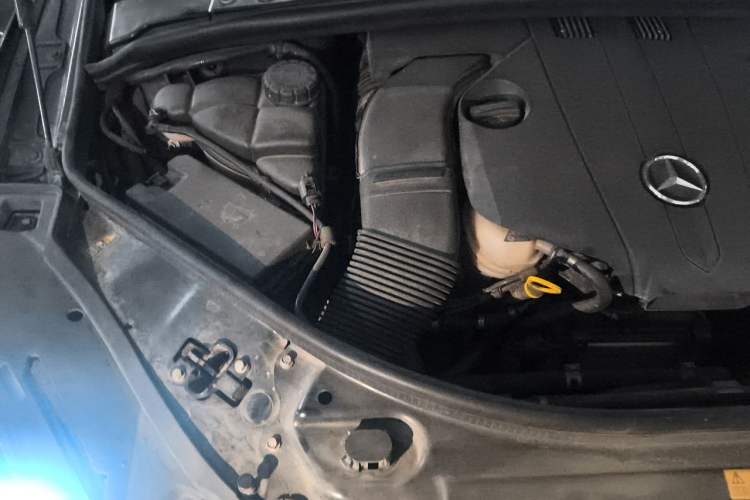 Used Mercedes-Benz R-Class 2017 R 320 4MATIC Business Edition Prestige Model Engine Bay Right